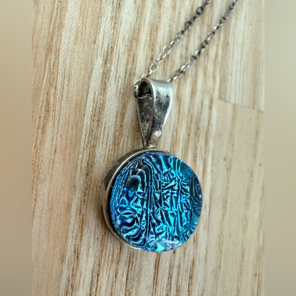 Round blue dichroic glass 925 Sterling silver pendant necklace - Picture 3 of 8